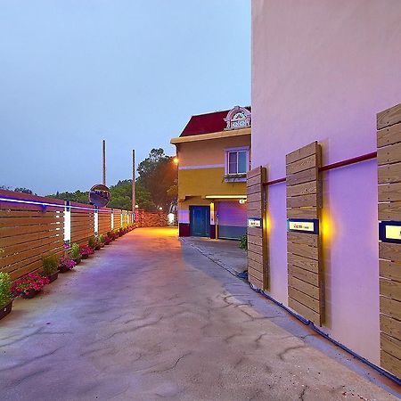 Qi Hai Motel Zhunan Bagian luar foto