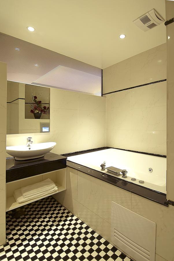 Qi Hai Motel Zhunan Bagian luar foto